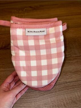 KitchenAid Pink Checkered Oven Mitt